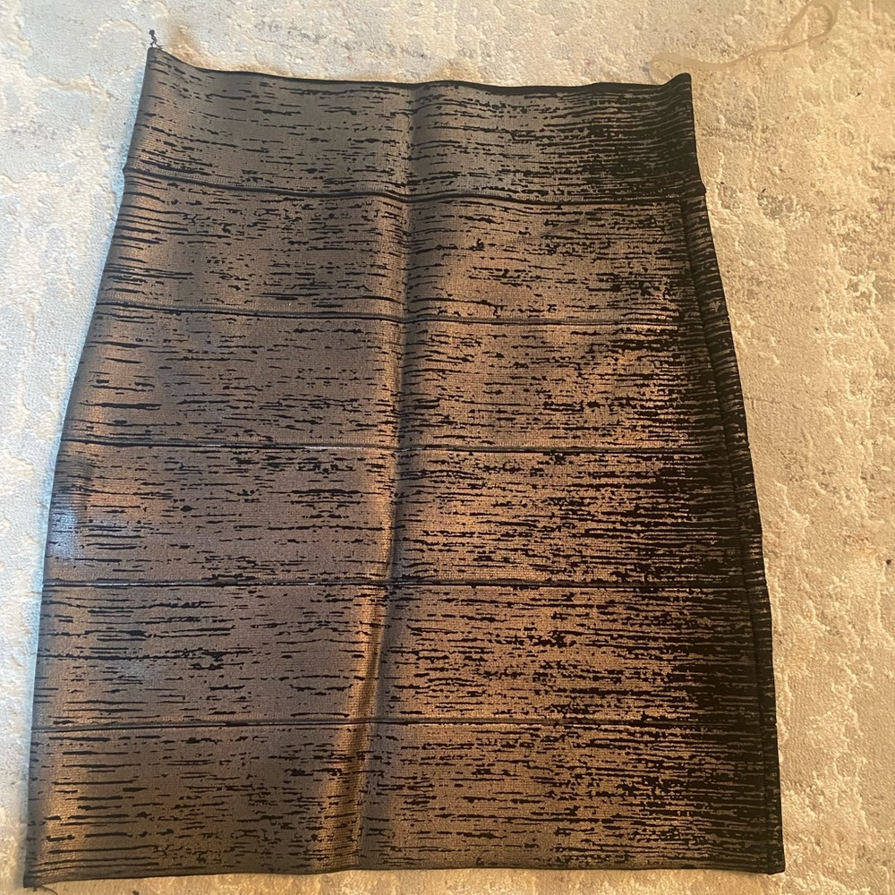 BCBG fitted skirt